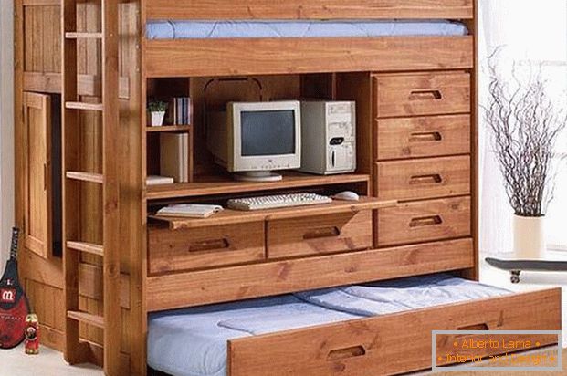 Pogradna postelja z omarico