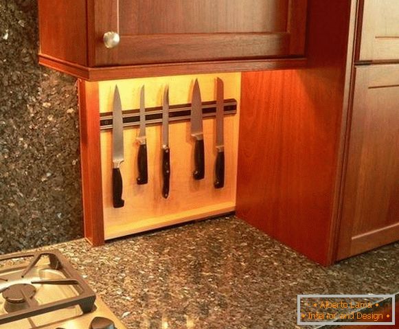 magnet za nož v kuhinji