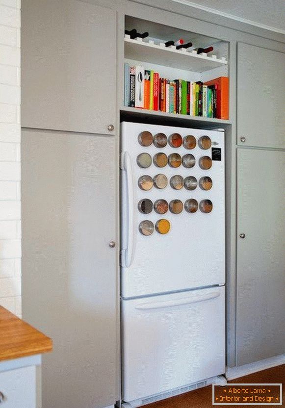 Magnetne kozarce za začimbe na hladilniku