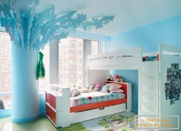 Svetlo modra otroška soba