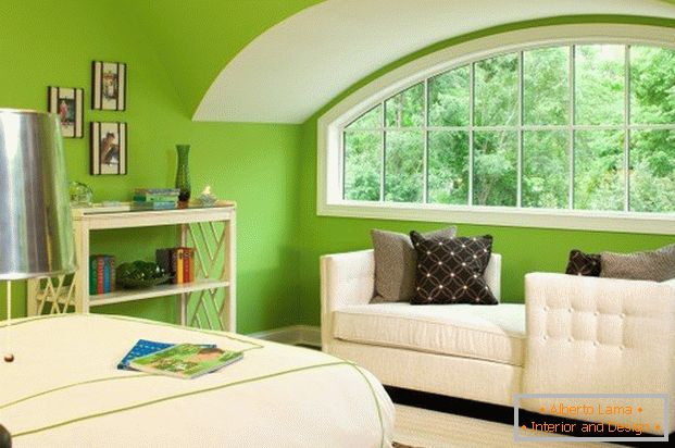 Notranjost prostora v svetlo zeleni barvi