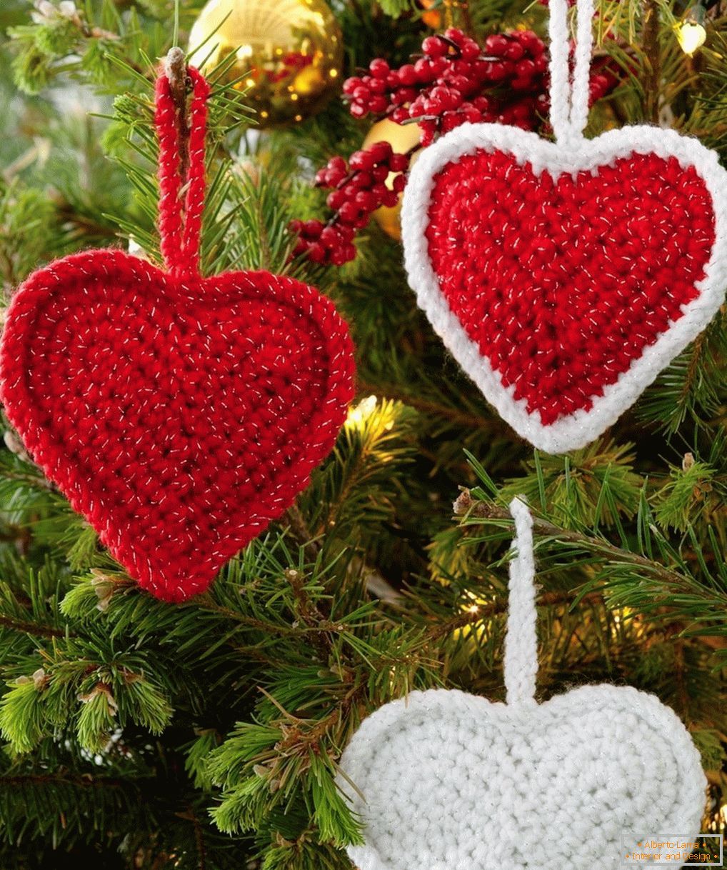 Pletena srca na božično drevo