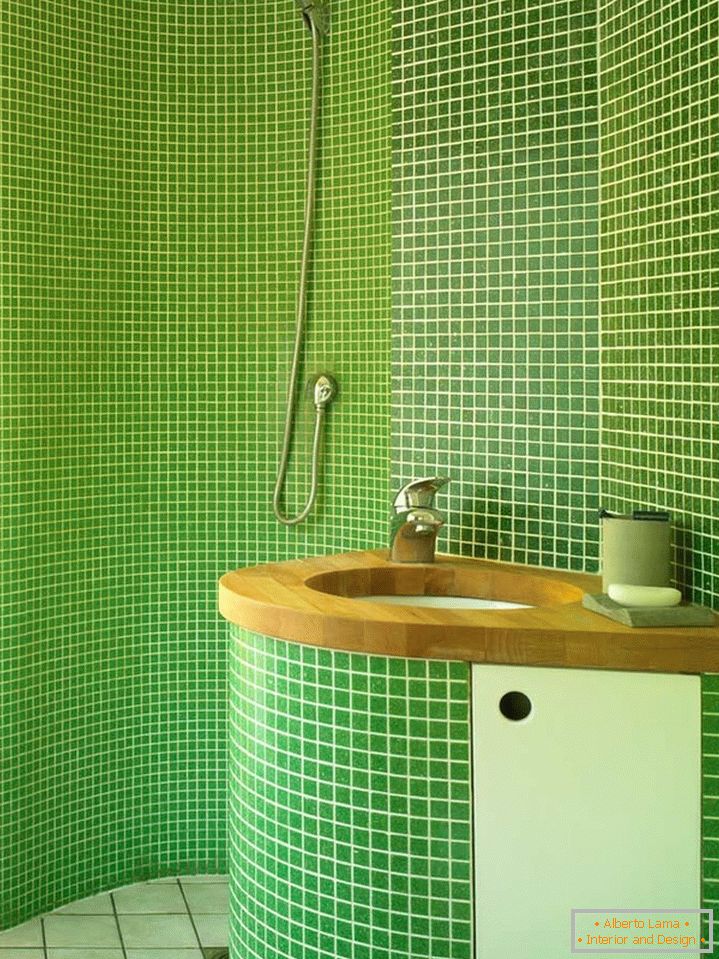 Zelene ploščice v kopalnici