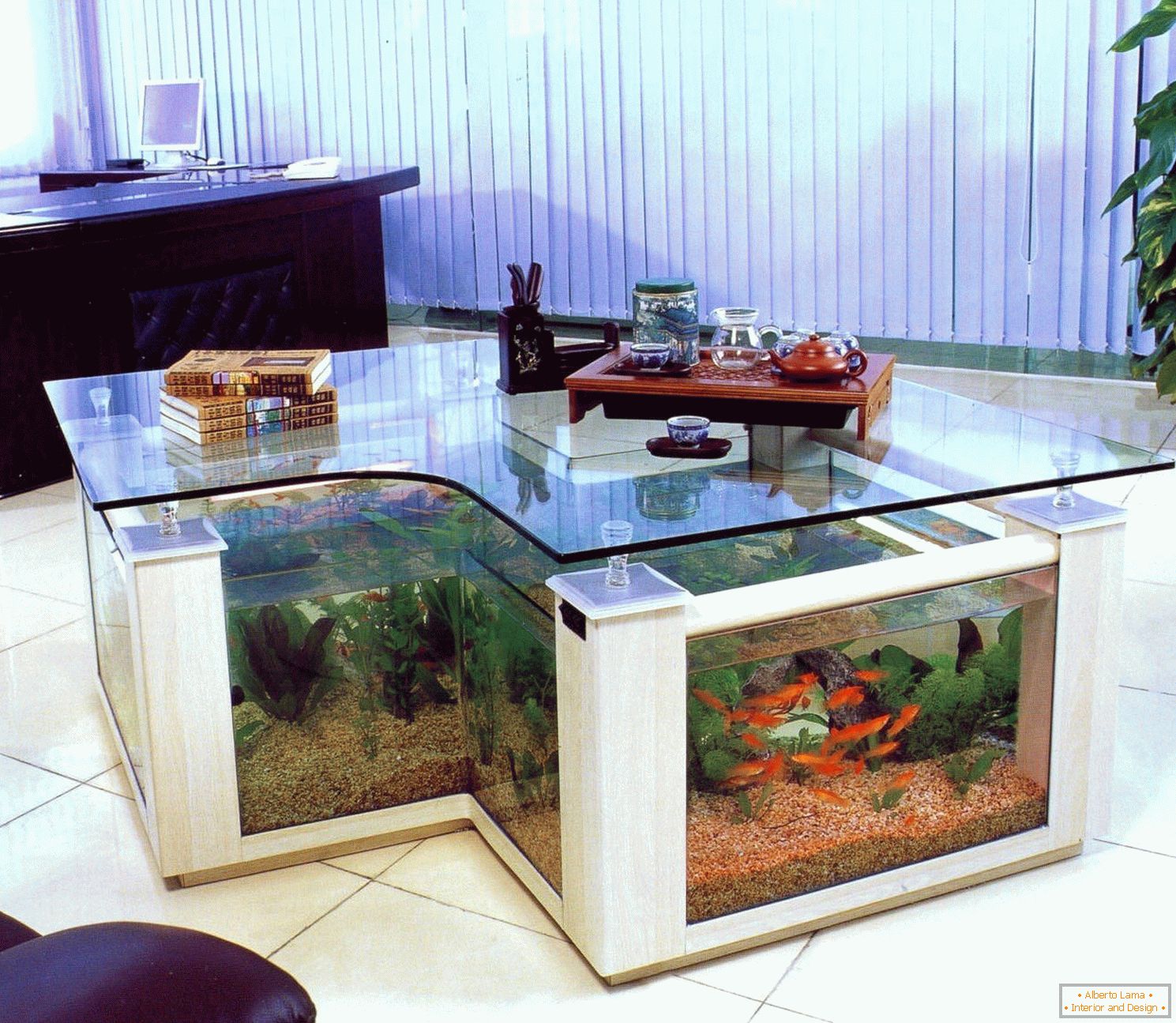 Namizni akvarij v pisarni