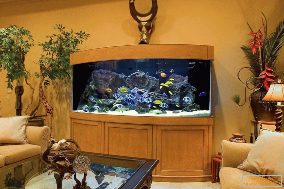 Lep akvarij в гостиной