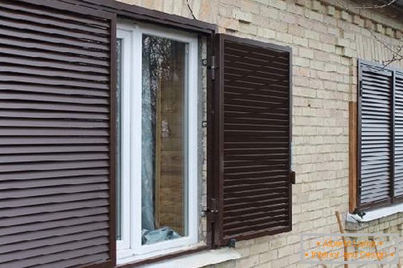 aluminijasta okna z zunanjo slepo roleto, fotografija 17