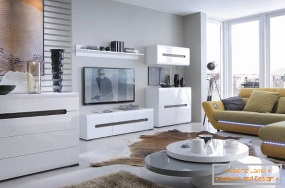 Bela modularna dnevna soba v sodobnem slogu