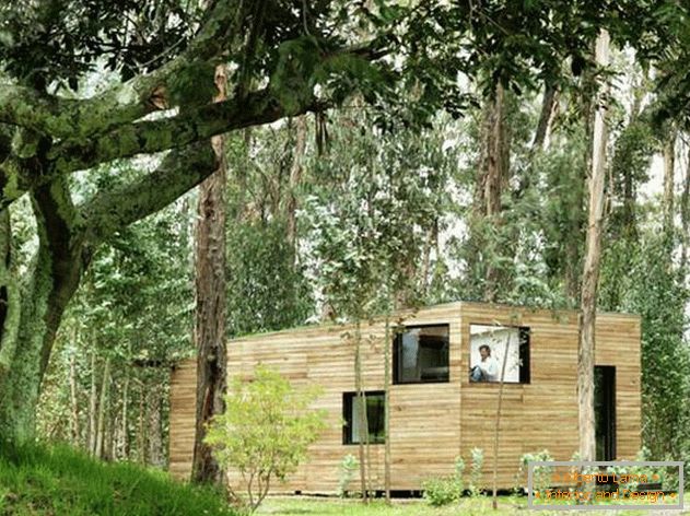 Ekvadorsko majhno hišo v čudovitem gozdu