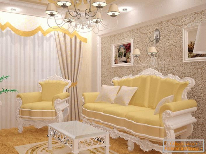 Majhna soba za goste v baročnem slogu. Izvrstno pohištvo. Pohištvo je izbrano v najboljši baročni tradiciji.