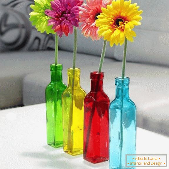 Steklenice za cvetje iz barvnega stekla