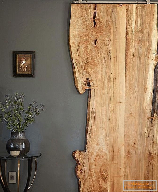 Lesena vrata z dreves