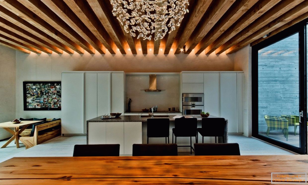 LED osvetlitev na lesenem stropu