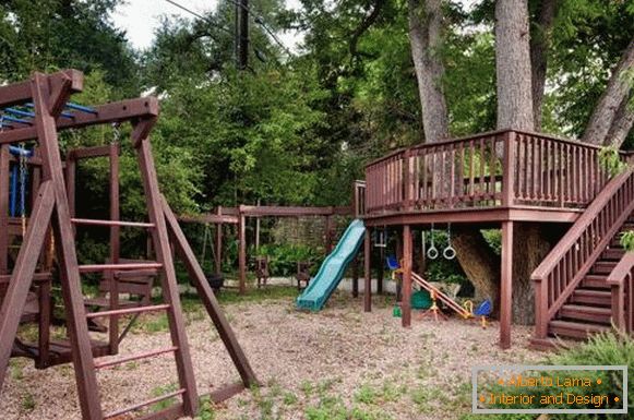 leseno-otroško igrišče