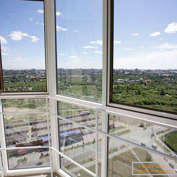 Panoramski balkon - fotografija z lepim razgledom