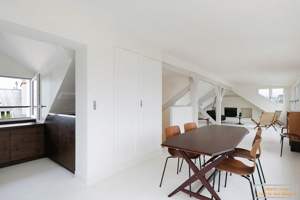 Dvonivojski stan u minimalističkom stilu