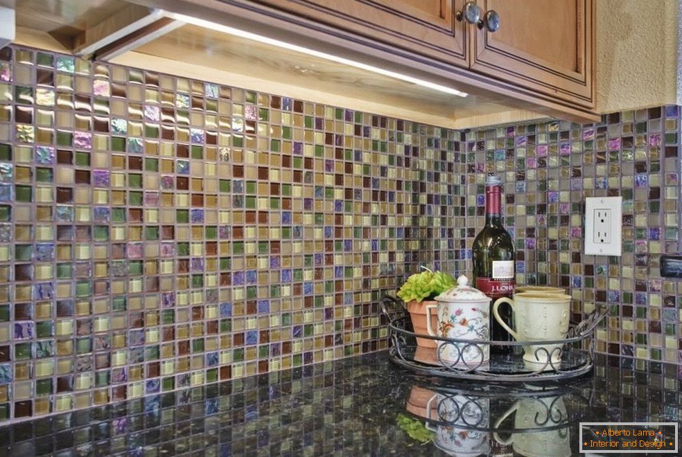 Mozaiki predpasnik v kuhinji