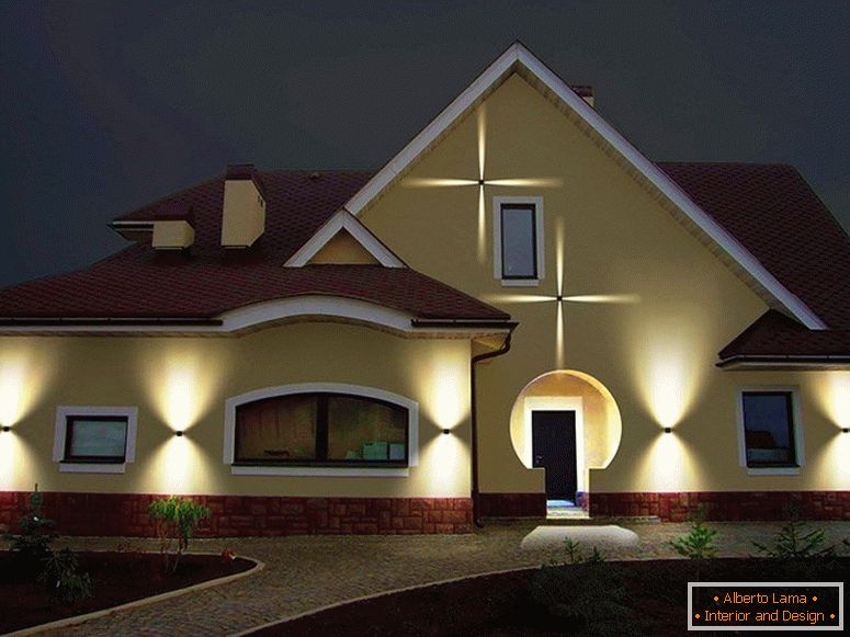 Osvetlitev fasade дома
