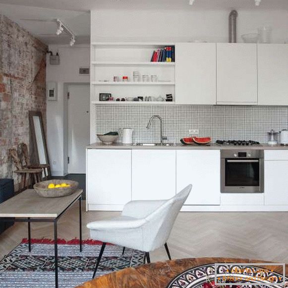 Elegantna oblika enosobnega apartmaja - kombinirana kuhinja