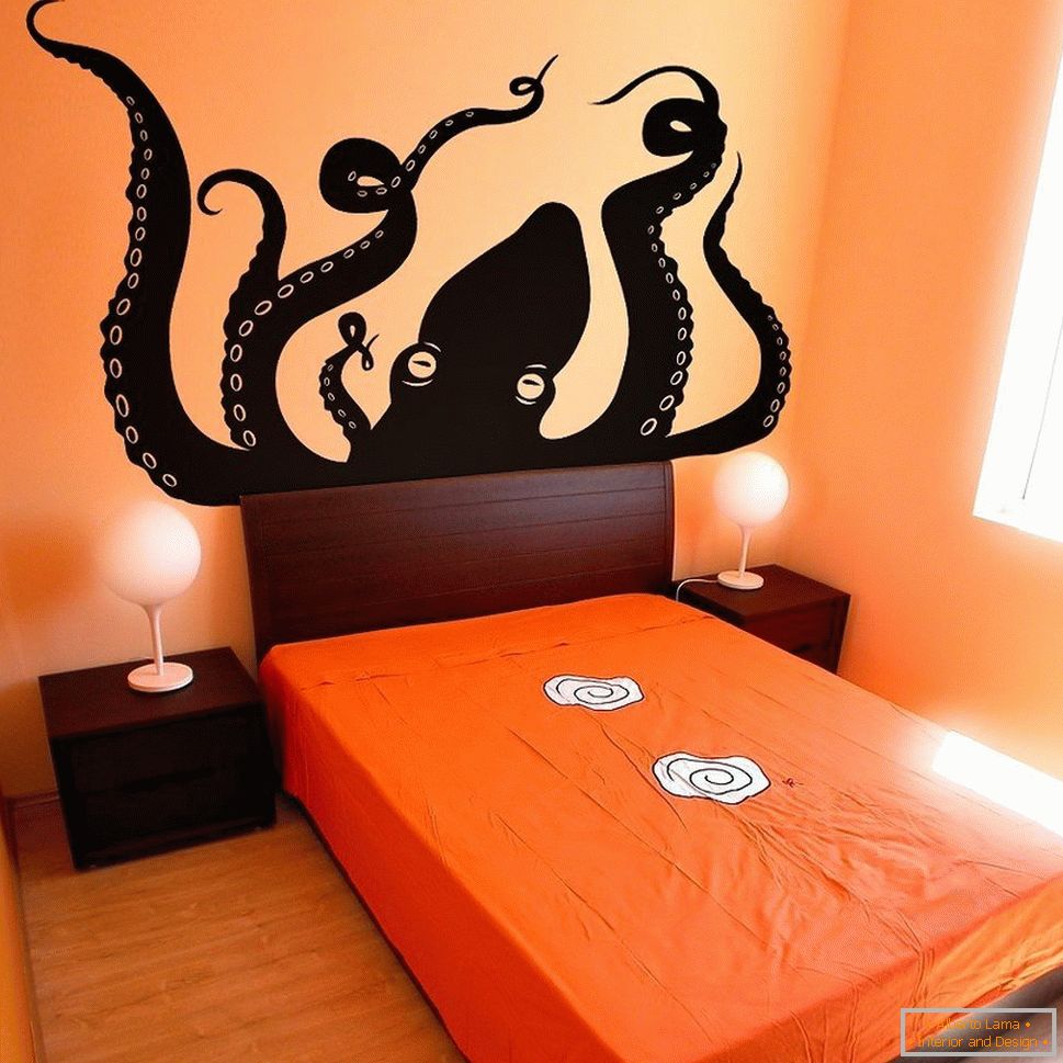Hobotnica na steni spalnice