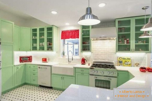Zelena kotiček kuhinja v zasebni hiši - sodoben dizajn na fotografiji