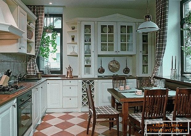 zasnovo kuhinje v zasebni hišiс панорамными окнами