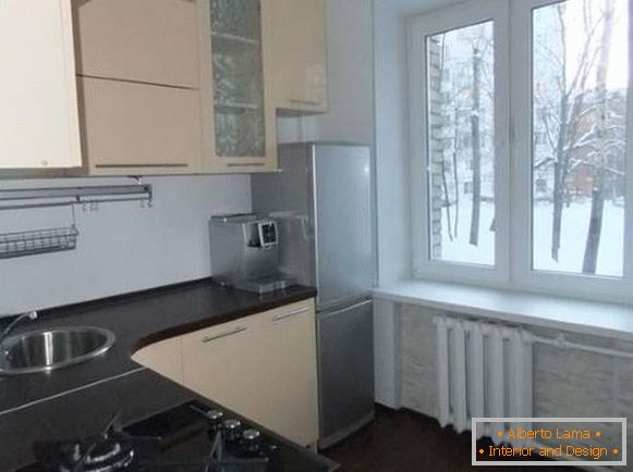 Oblikovanje majhnih apartmajev Hruščov - majhna kuhinja 5 m2
