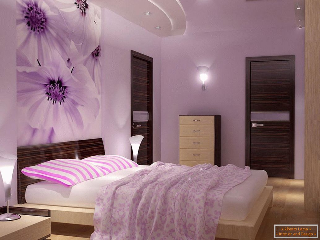 Svetlo pohištvo v spalnici z lila stene