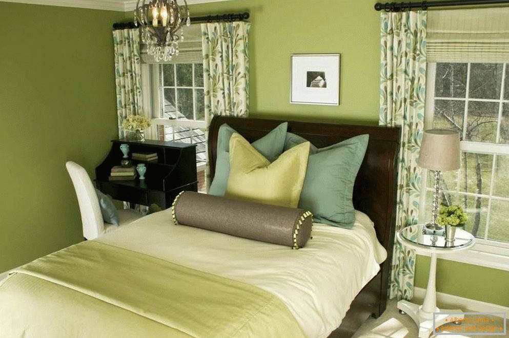 Lepa spalnica v zelenih tonih