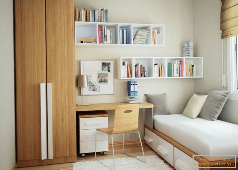minimalistični-majhen-stanovanje-design-z-rjavo-leseno-omari-blizu pisalne-in-bele-lesene-plava-knjige polica-pritrjena na belo-steno-tudi-rjava-lesena-enoposteljno- okvirno opremljen-bela-lesena-3-drsna-dr