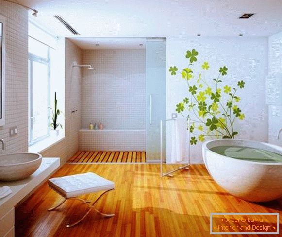 Zasnova kopalnice z lesenimi tlemi