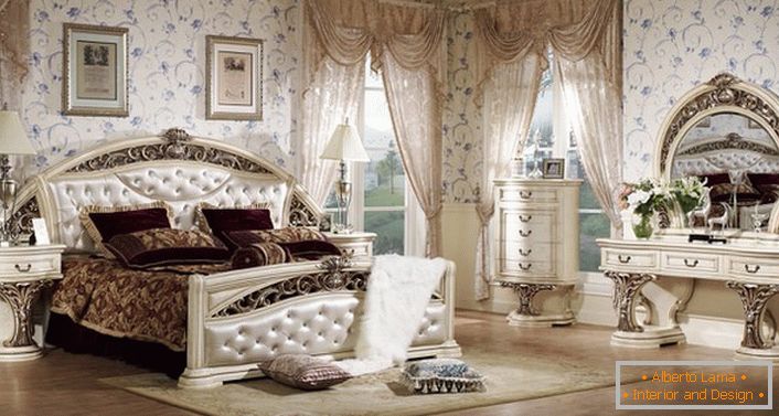 Projektni projekt za prostorno spalnico v baročnem slogu.