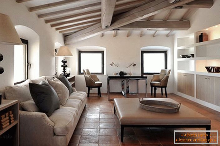 Mansard v slogu šale - доказательство того, что деревенский стиль может быть элегантным и роскошным. Правильно подобранные элементы декора делают атмосферу комнаты уютной и комфортной. 