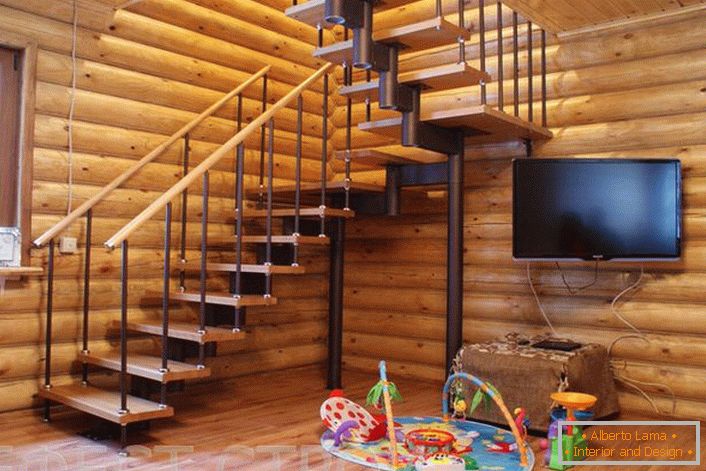Modularno stopnišče, primerno za vse generacije prebivalcev v hiši. Eleganten, lahek dizajn, prihrani prostor v hiši in hitro sestavlja.