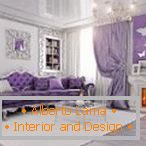 Dnevna soba z vijoličnim kavčem