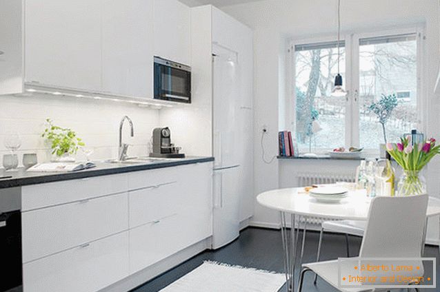 Kuhinja majhnega stanovanja v Goteborgu