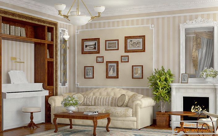 Svetla in prostorna soba za goste v klasični francoski hiši.