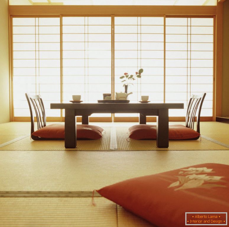 Dekoraterstvo-dnevna soba-japonska-slog-plus-a-miza-in-a-vazesa-cvetje-potem-blazina-plus-preproga-1024x1017