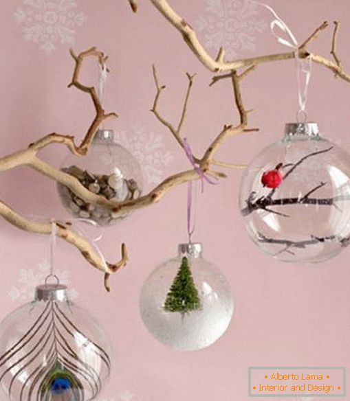Prozorne božične kroglice z dekorjem znotraj