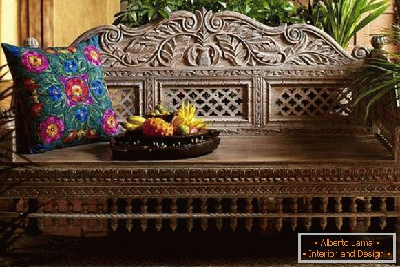 Indijsko rezbareno pohištvo - kavč za klop z blazinami
