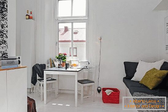 Manj studio apartma v črno-beli barvi