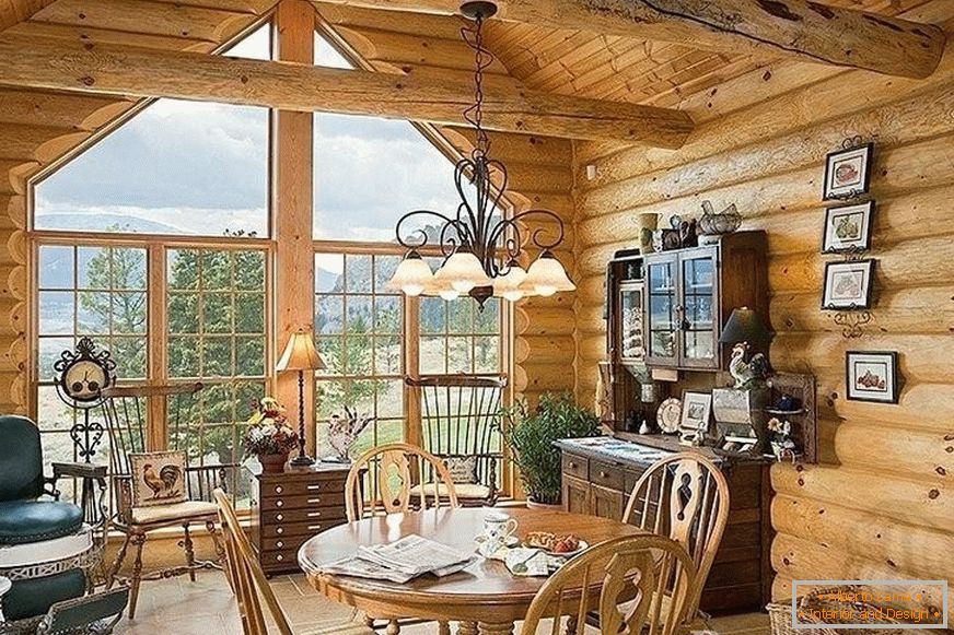 Dnevna soba v leseni hiši