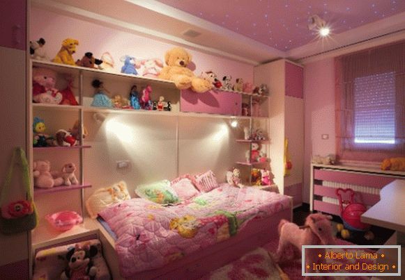 notranjost majhne otroške sobe za dekle
