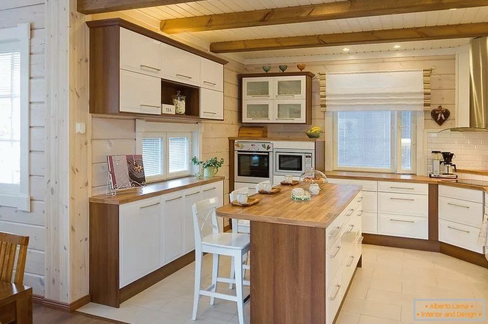Kuhinja v hiši iz lesa