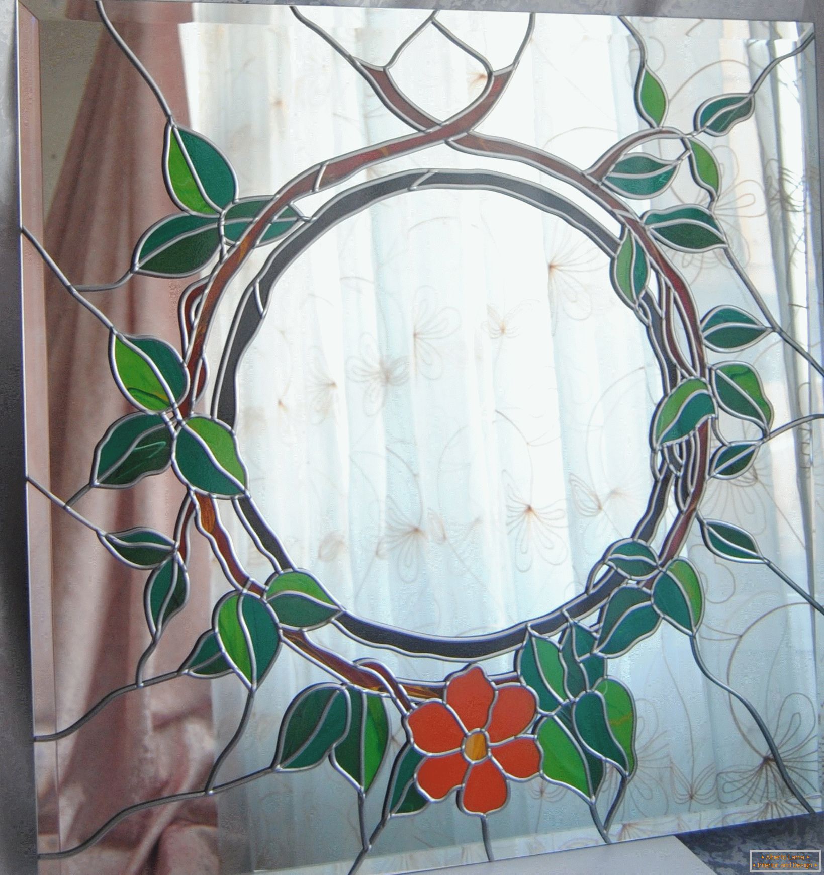 Cvet in listi na steklu