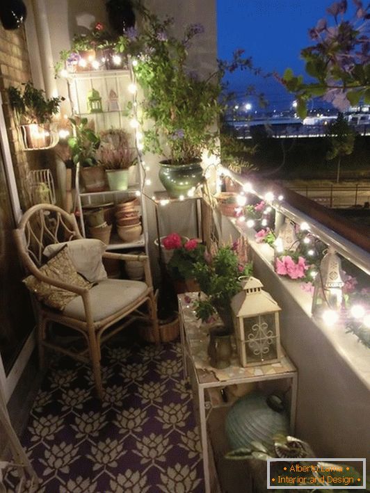 Kompakten pohištvo na balkonu