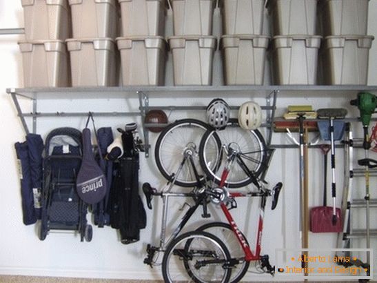 Naročite v garaži - Правильно организованные инструменты для ремонта и Метод хранения велосипедов и других предметов