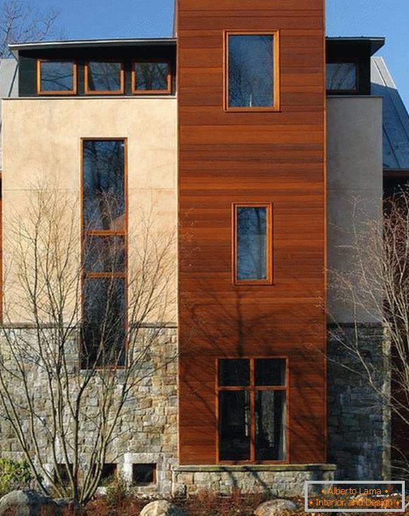 Lesena okna - fotografija fasade zasebne hiše