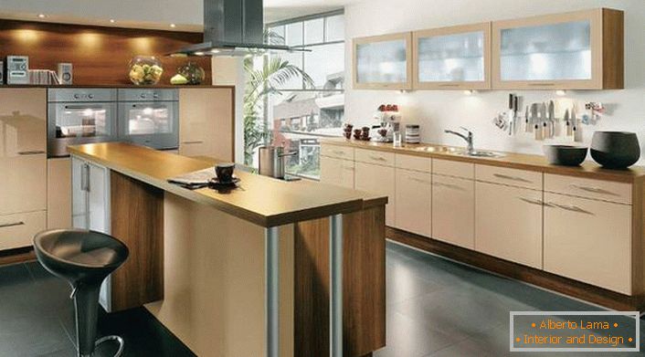 Modularno kuhinjsko pohištvo vam omogoča harmonično ureditev sobe različnih velikosti.