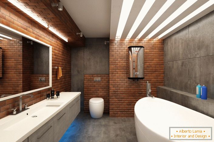 Simulacija opeke v kopalnici v slogu podstrešja je harmonično združena s snežno belo pohištvo.