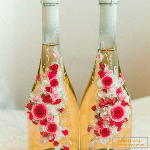 Kako okrasiti steklenico šampanjca za poroko s cvetjem
